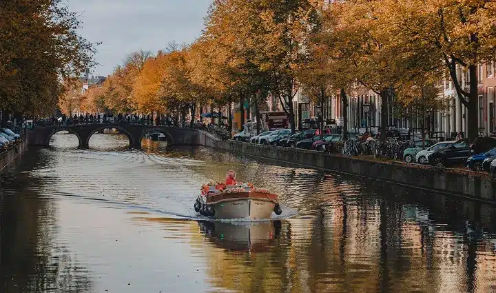 Canal-Cruise-in-Amsterdam